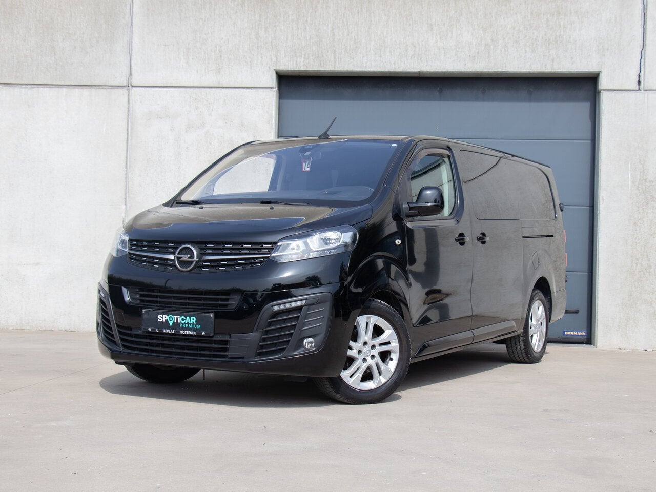 Opel Vivaro DC 5 ZIT 2.0 AT 177PK CAMERA|NAVI|TREKHAAK, Auto's, 0 kg, 131 kW, Zwart, Te koop
