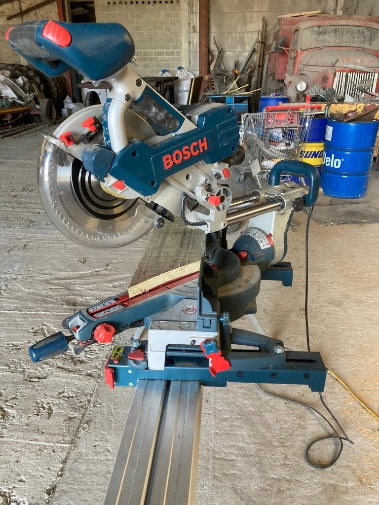 Scie à onglet Bosch Professionnel - 850 €, 70 mm ou plus, Comme neuf, Enlèvement, BOSCH
