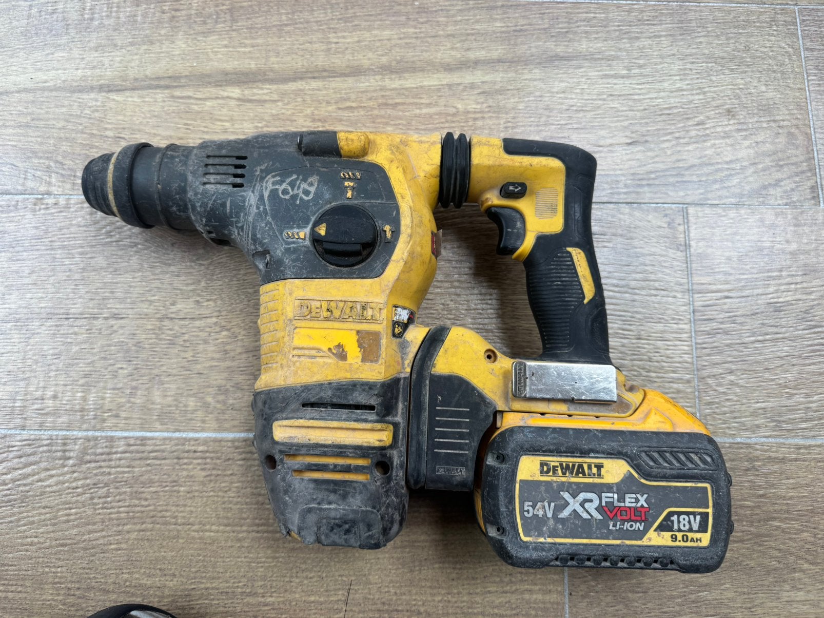 Marteaux perforateur dewalt D-CH 333 NT defect batterie ok, Bricolage & Construction, Enlèvement, Comme neuf