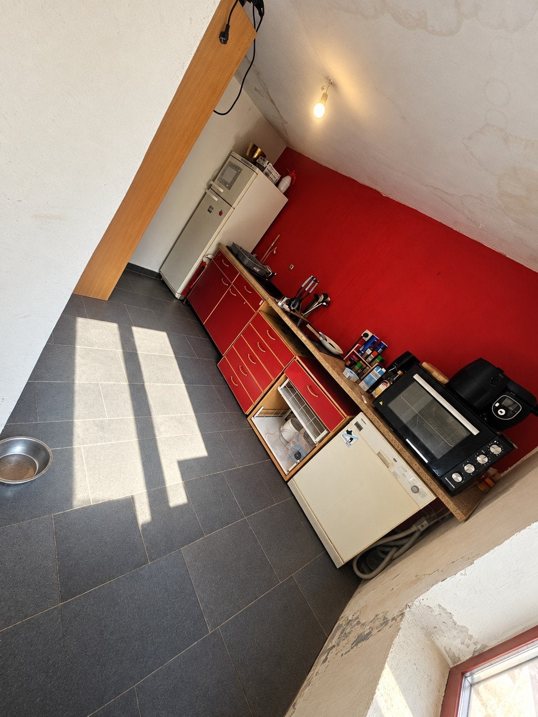 Maison 2 chambres avec 2 cours – Charleroi Nord, 110 m², Jusqu'à 200 m², 2 pièces, Charleroi