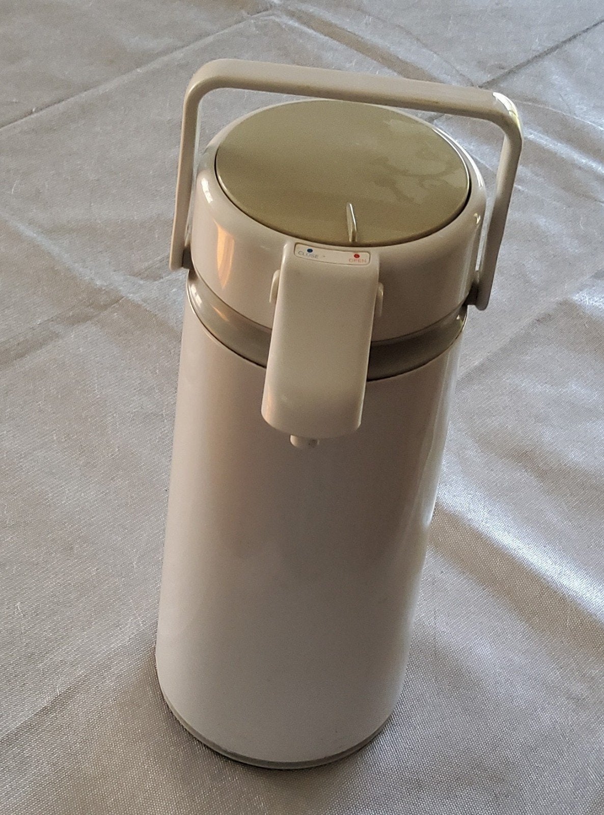 Thermos avec système de pompe (Zijorushi), Maison & Meubles, Enlèvement, Utilisé