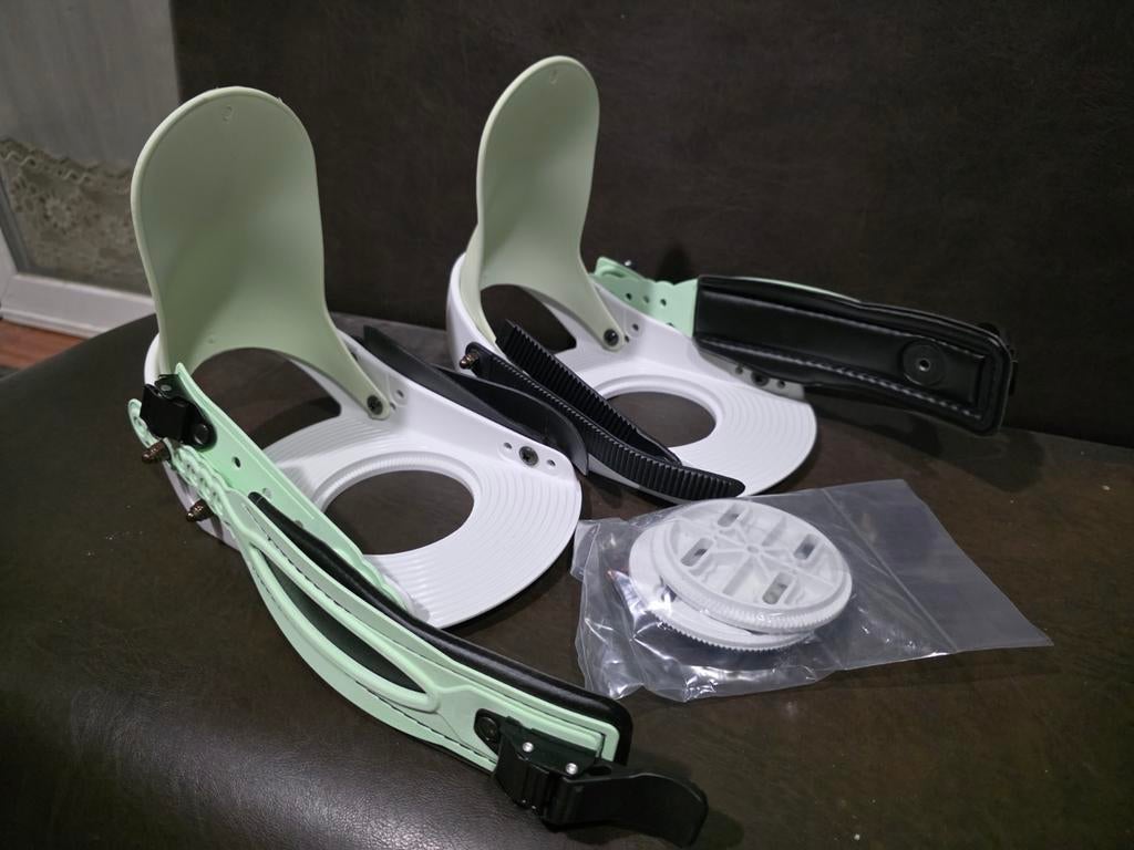 Nieuwe snowboard bindingen EMERY – €20/stuk (3 beschikbaar), Ophalen of Verzenden