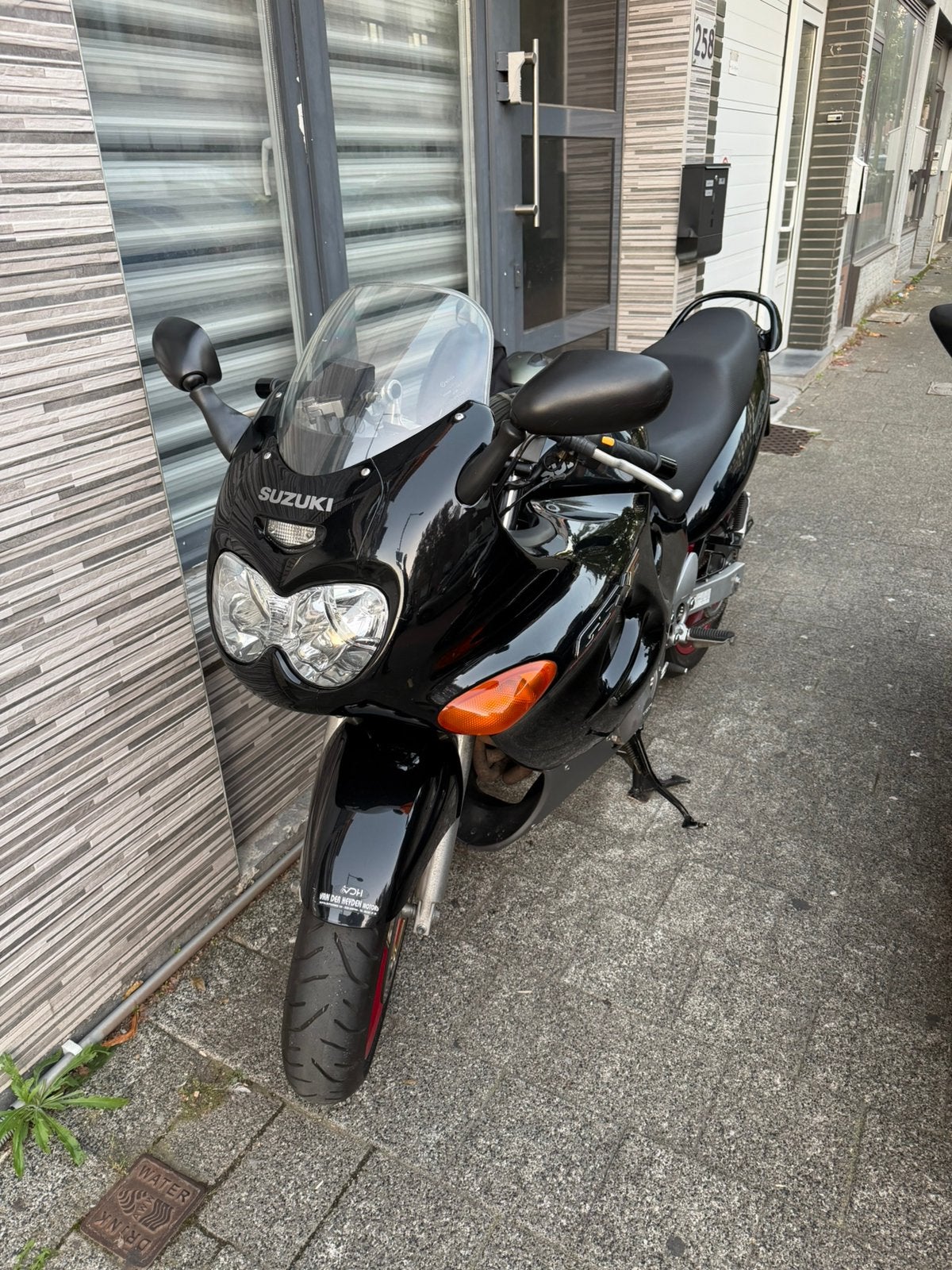 Suzuki GSX750F 750cc, Particulier