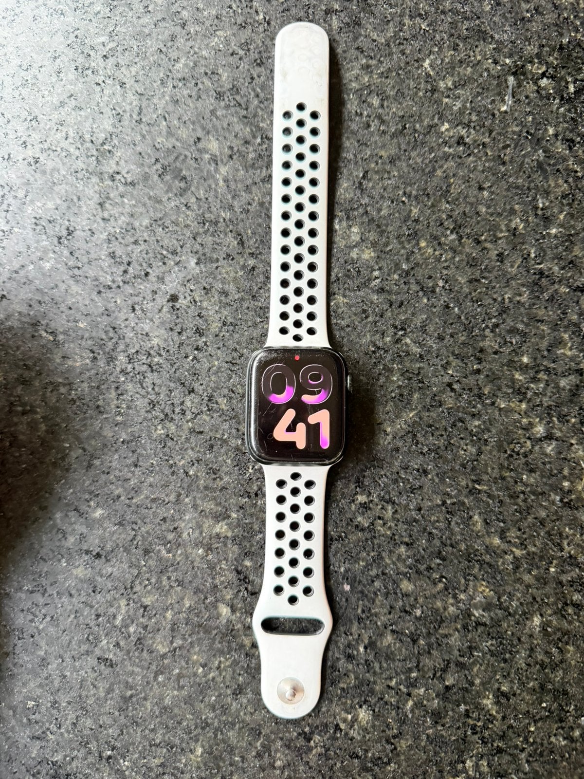 Apple Watch Series 7 (45 mm, verte, GPS) — Kit complet, Enlèvement, GPS, Comme neuf
