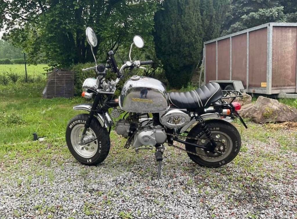 HONDA MONKEY GORILLA 50CC KLAASE B IN UITSTEKENDE STAAT, Fietsen en Brommers, Ophalen, Klasse B (45 km/u), Zo goed als nieuw, 4 versnellingen