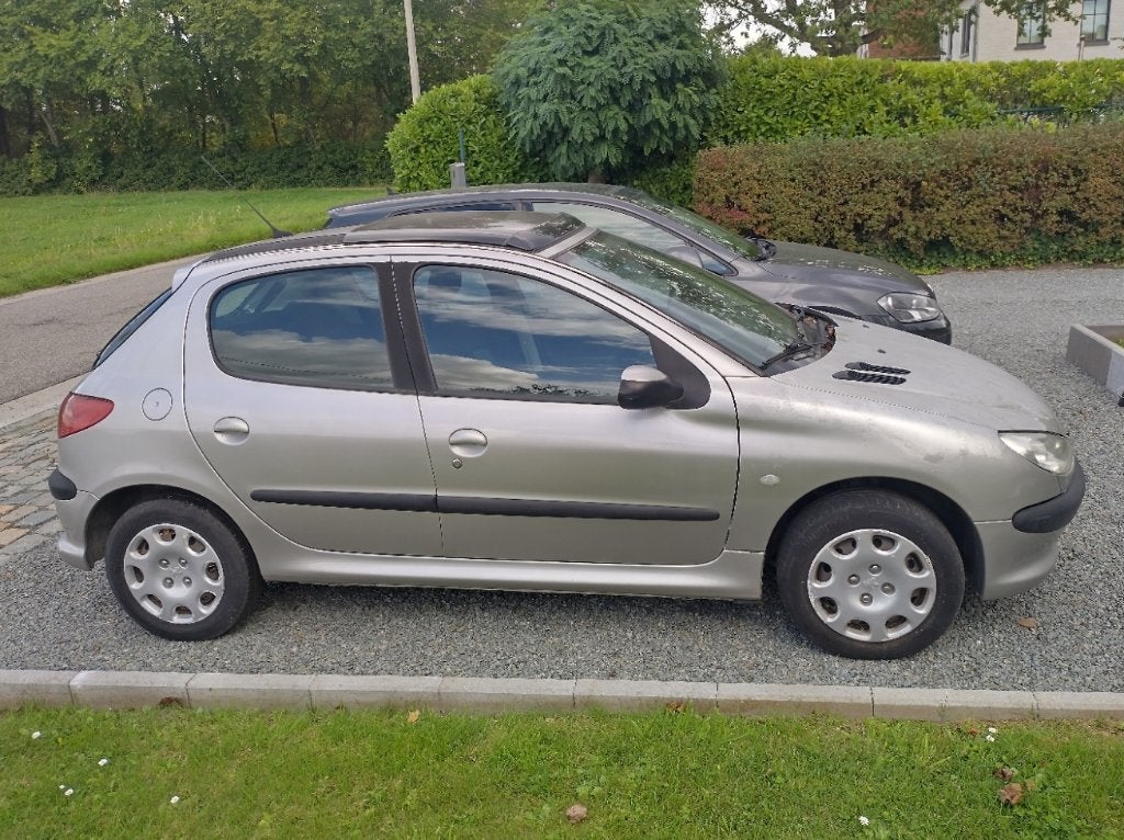 Peugeot 206, 4 zetels, Stof, 4 cilinders, Handgeschakeld