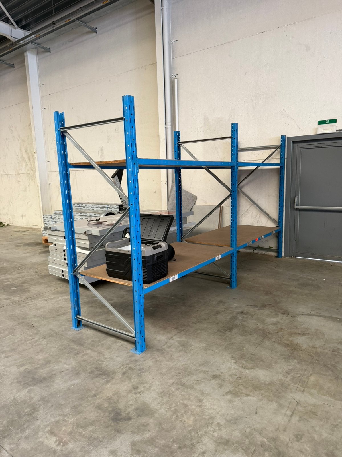 Metalen rekken met houten legplanken, Enlèvement