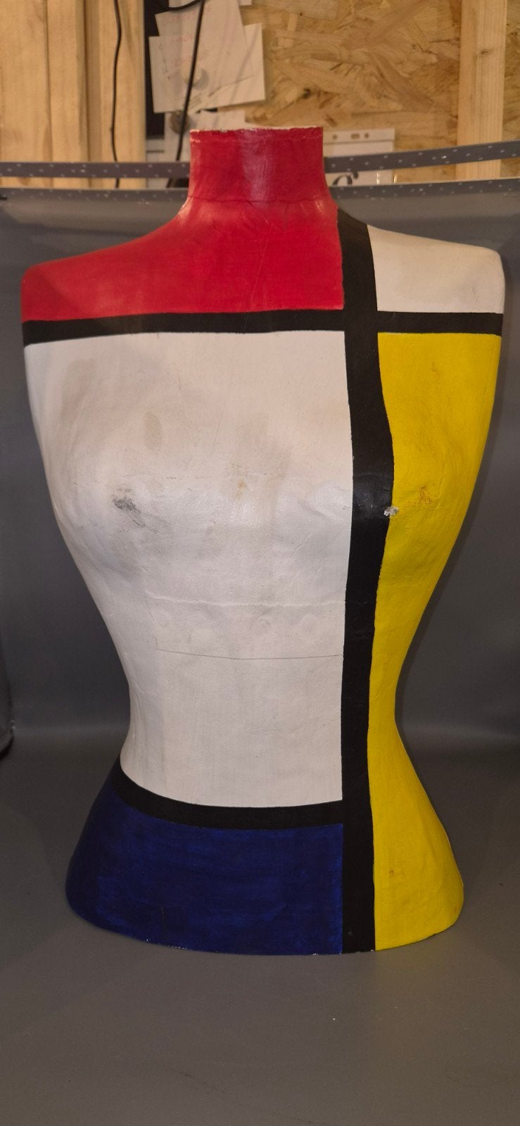 Decoratieve paspop torso in Mondriaan stijl, Hobby & Loisirs créatifs, Costumes, Matériel de théâtre & Jeux de rôle, Enlèvement