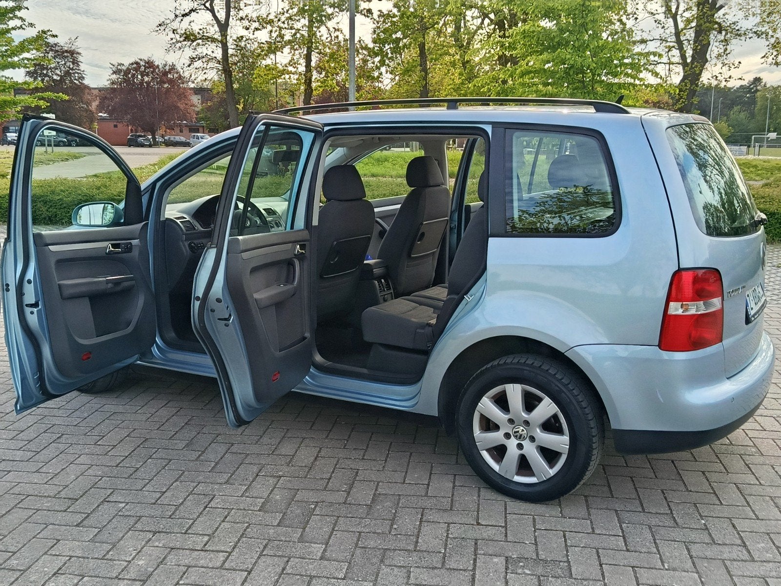 VW Touran/ Benzine Automatisch/1.6/ 85 kw, Achat, 1590 cm³, Entreprise, Carnet d'entretien