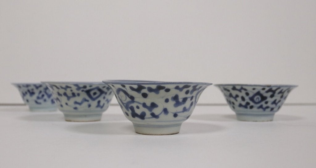 Set van 4 Chinese blauw-wit kommen lotusranken 19e eeuw, Ophalen