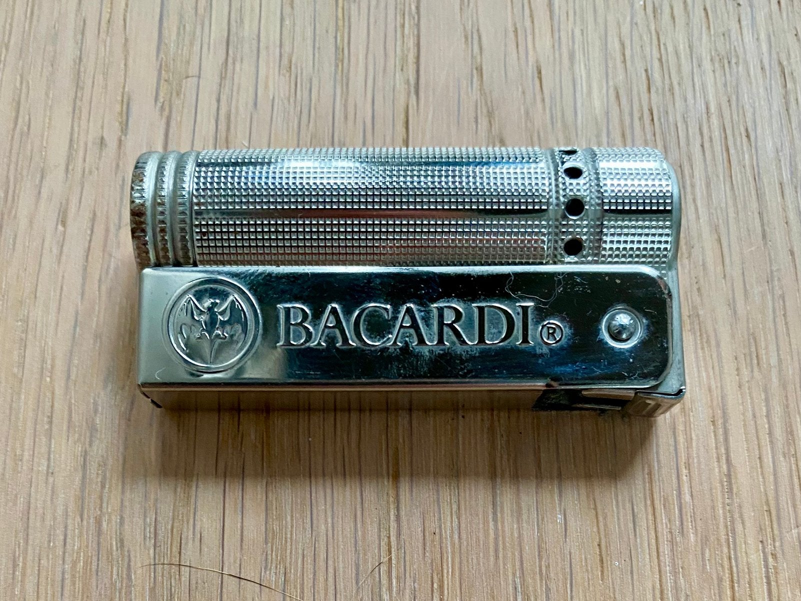 Briquet - Édition limitée « Bacardi », Collections, Articles de fumeurs, Briquets & Boîtes d'allumettes, Enlèvement ou Envoi, Comme neuf