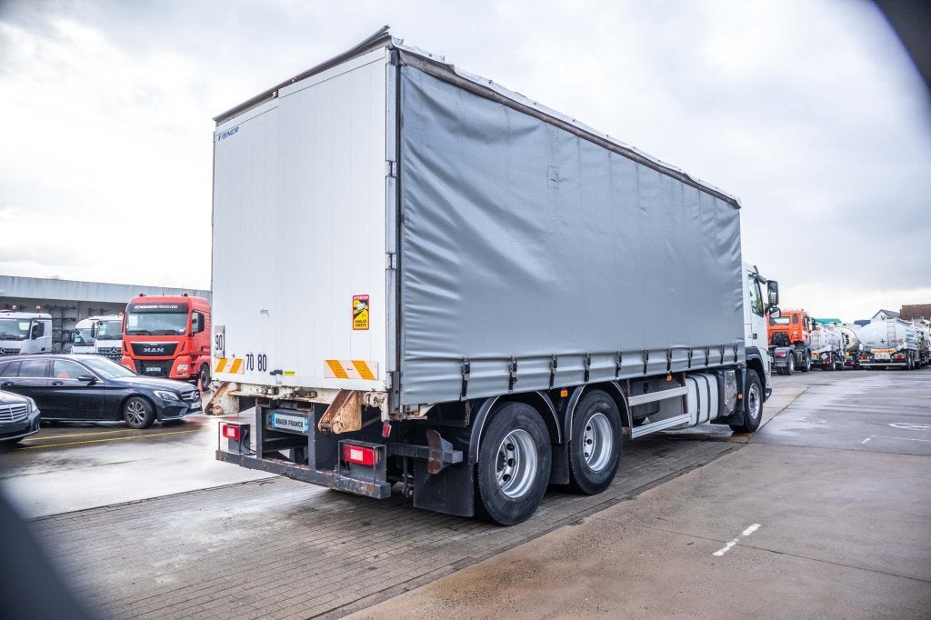 Volvo FM 330-6x2-E5+10 pneus/tires+intarder (bj 2010), Auto's, Automaat, Euro 5, Wit, Bedrijf