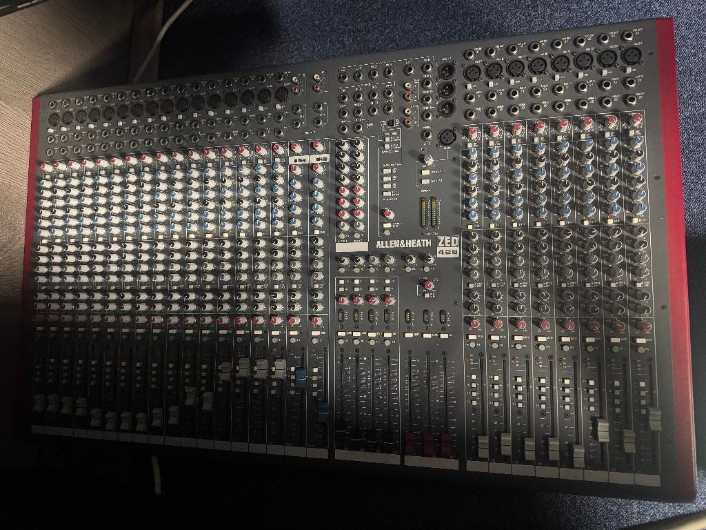 Allen & Heath ZED 428 Live en studio mixer + Flightcase, Enlèvement, Utilisé