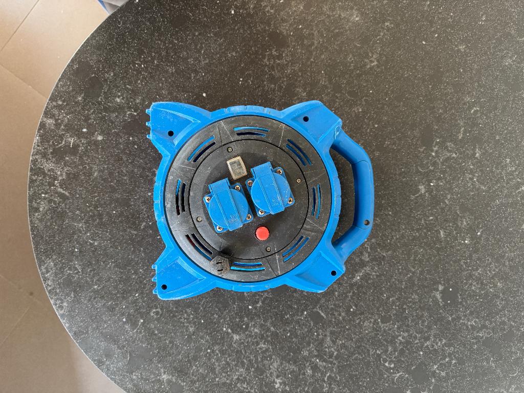 Projecteur de chantier LED avec enrouleur + prises, Bricolage & Construction, Éclairage de chantier, Utilisé, Enlèvement ou Envoi