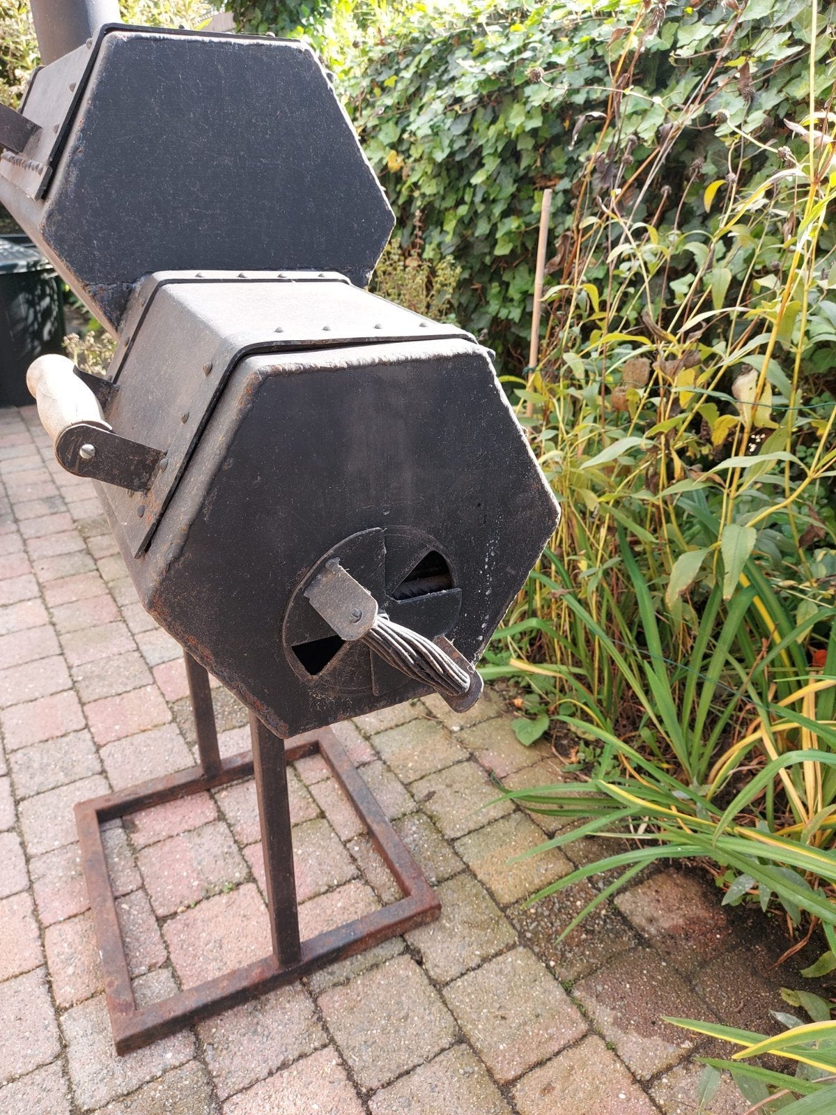 Handgemaakte offset smoker / BBQ in staal, met schoorsteen, Ophalen, Zo goed als nieuw