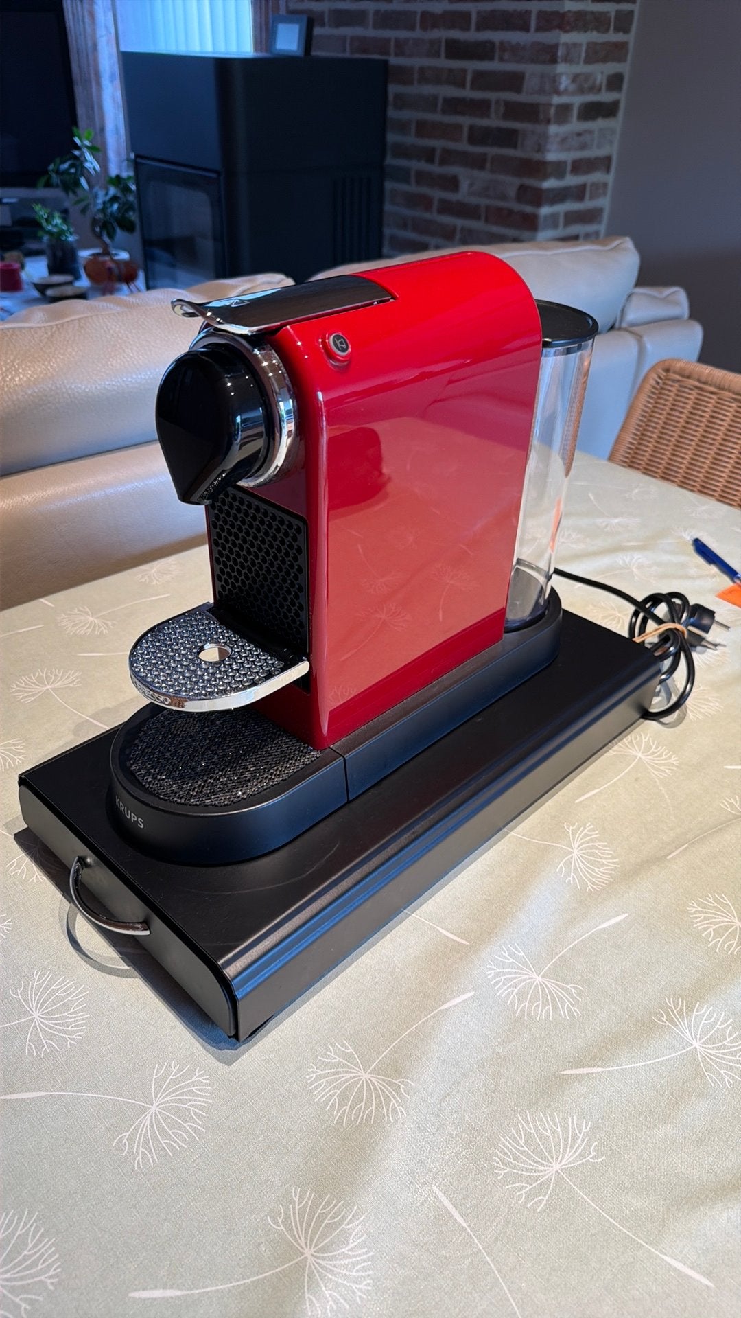 Koffie machine nespresso CITIZ rood zo goed als nieuw 80€, Enlèvement ou Envoi, Comme neuf