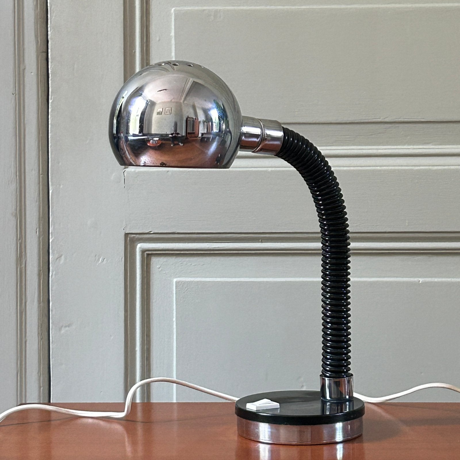 Lampe de table vintage Bauhaus en chrome, Enlèvement ou Envoi, Lampe de bureau, Comme neuf, Source lumineuse incluse