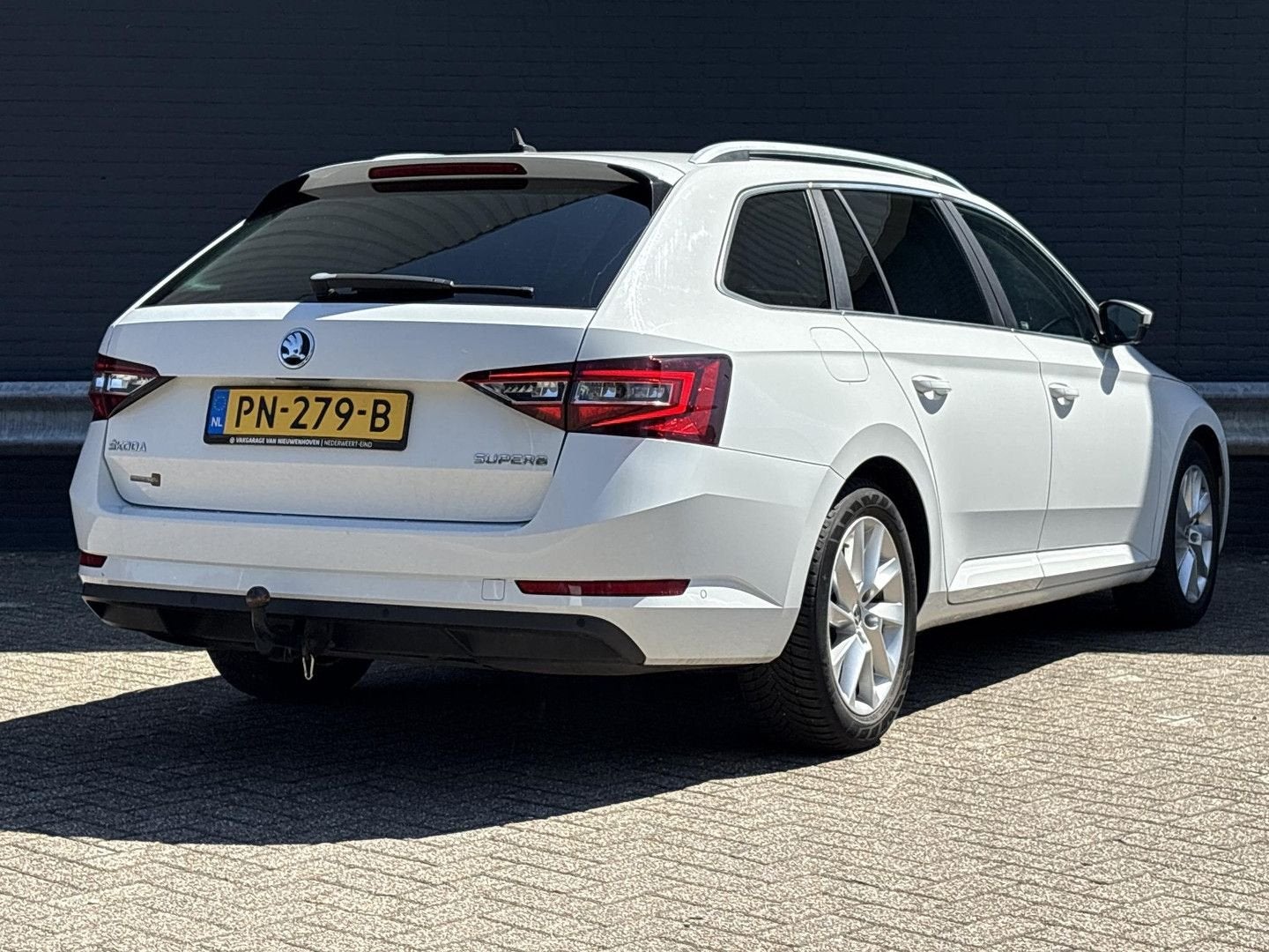 Skoda Superb station wagon 1.6 TDI Style Business | climatis, Autos, Skoda, Achat, Entreprise, Boîte manuelle, Noir