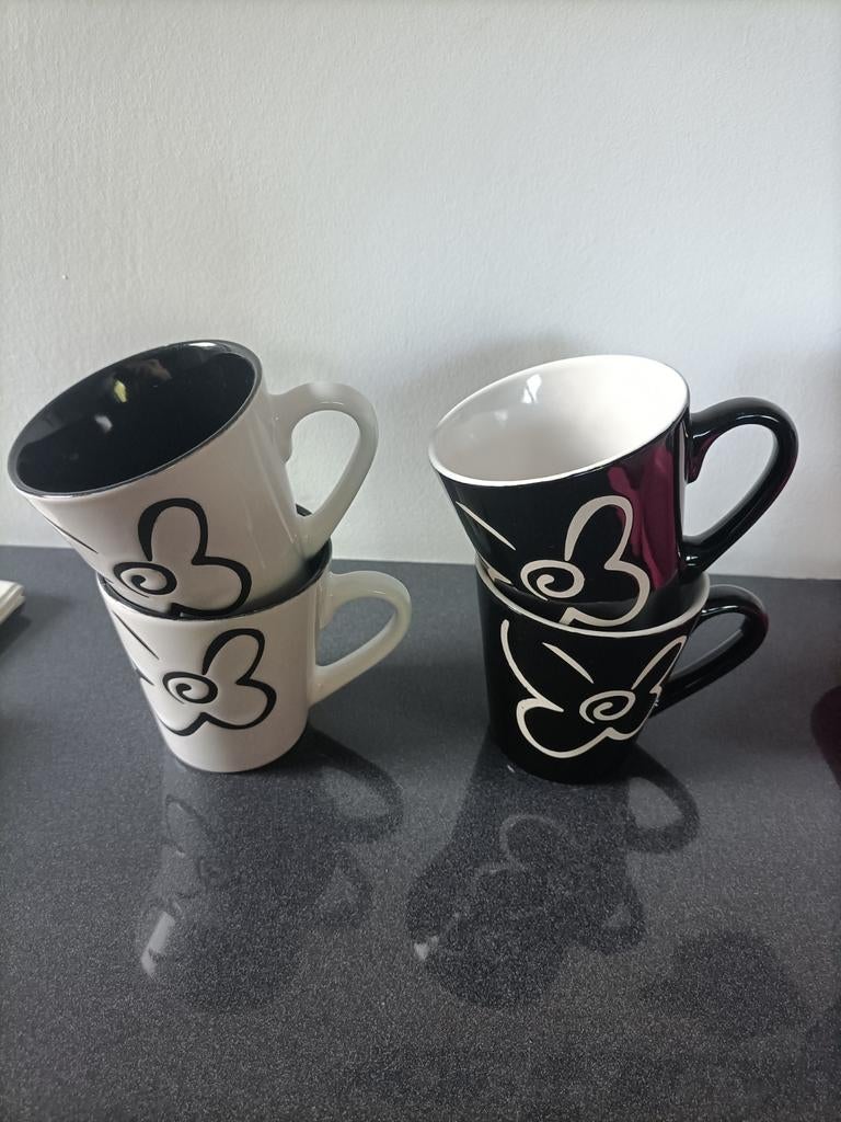 4 tasses à café, Enlèvement, Utilisé, Autres styles, Tasse(s) et/ou soucoupe(s)