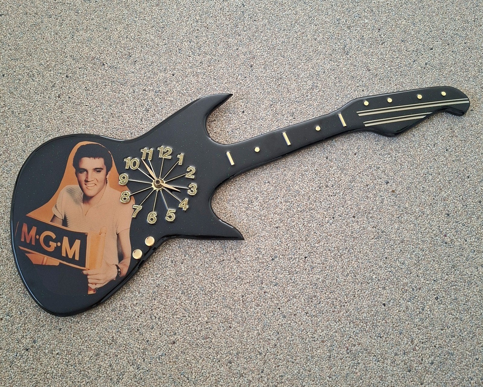 Elvis Presley gitaar wanddecoratie, Enlèvement, Utilisé