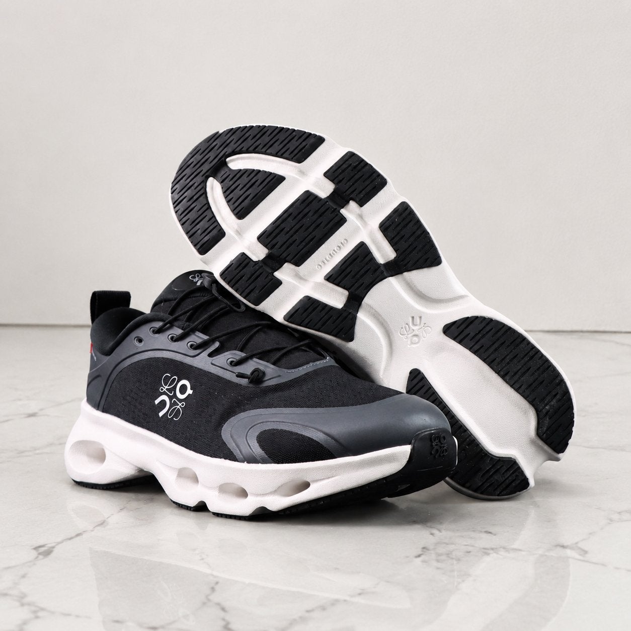 On  Baskets Loewe Cloudsolo en noir/blanc — Taille 44, Envoi, Comme neuf, Baskets