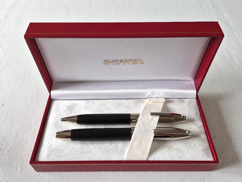 Sheaffer Legacy II Black set Balpen + Vulpen 18K/750 M-nib, Verzamelen, Pennenverzamelingen, Nieuw, Met doosje, Ophalen of Verzenden