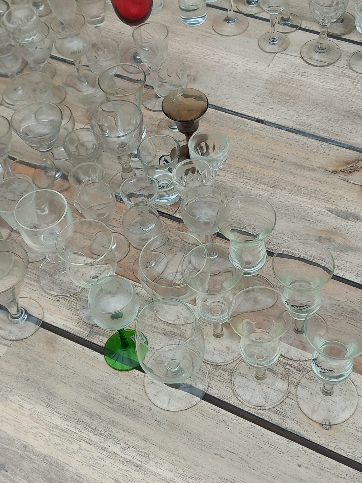 verres à goutte et à liqueur, Enlèvement