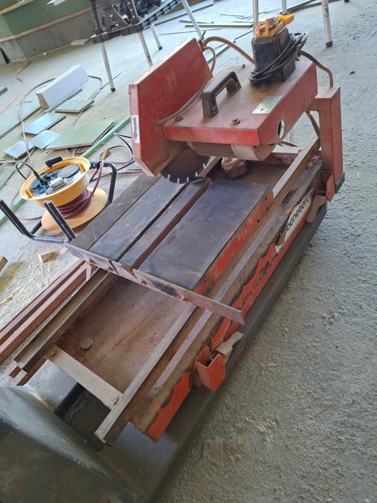 Steenzaag waterzaag Benetiere 3.3Kw, Doe-het-zelf en Bouw, Gereedschap | Zaagmachines, Ophalen