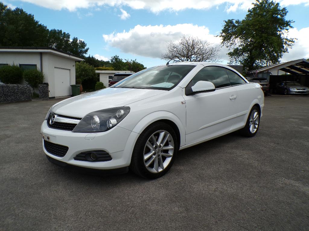 Opel Astra Cabrio 1.9CDTi Leder/Aut Airco/Garantie/83.000km!, Auto's, Opel, Bedrijf, Te koop, Astra, ABS, Airbags, Airconditioning