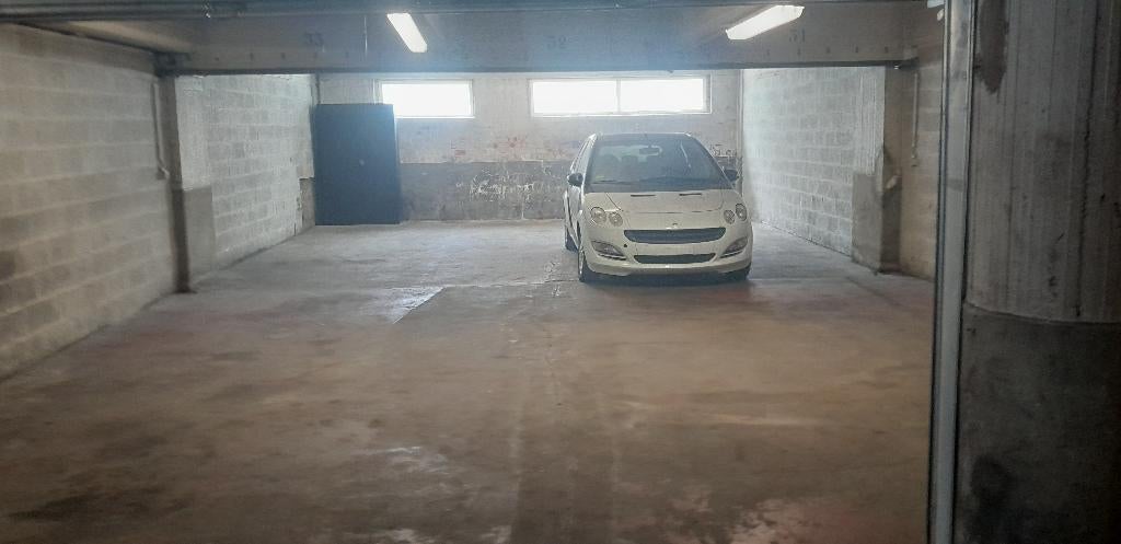 Te huur grote garage box voor 6 auto's of voor opslag, Immo, Garages & Places de parking, Anvers (ville)
