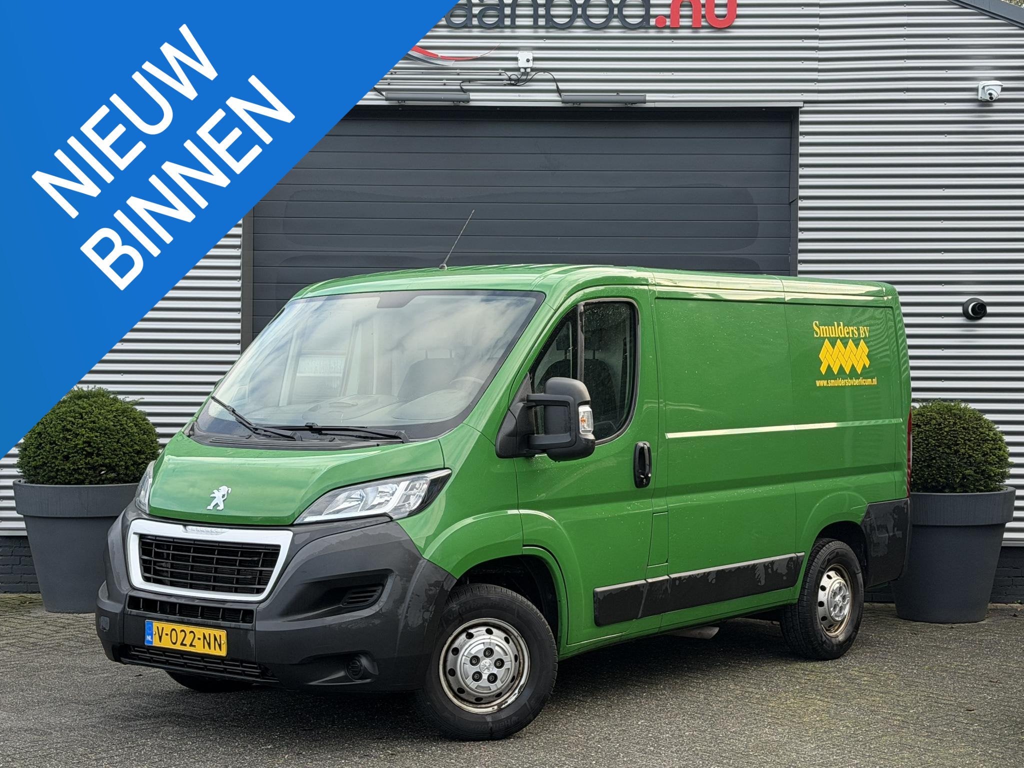 Peugeot Boxer 330 2.0 BlueHDI L1H1 Premium | Navigatie | Cam, Auto's, Voorwielaandrijving, Verwarmde buitenspiegels, Gebruikt