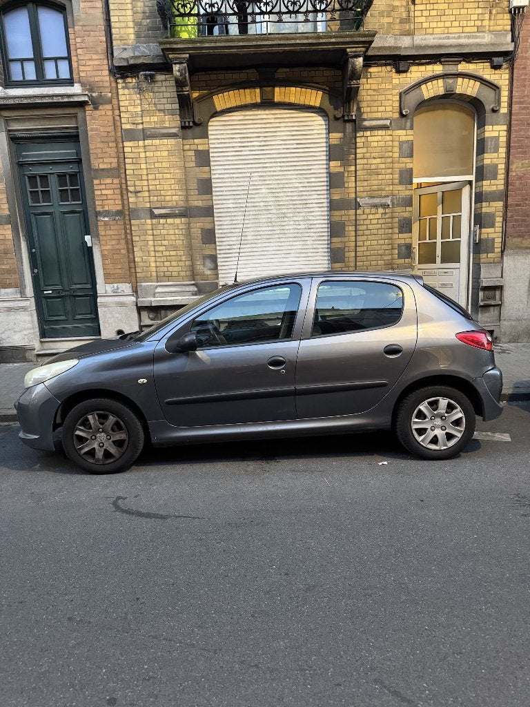 Peugeot 206 2010 essence 5 port –178704 km- Bon état général, Autos, Peugeot, Particulier, 206+, ABS, Airbags, Air conditionné