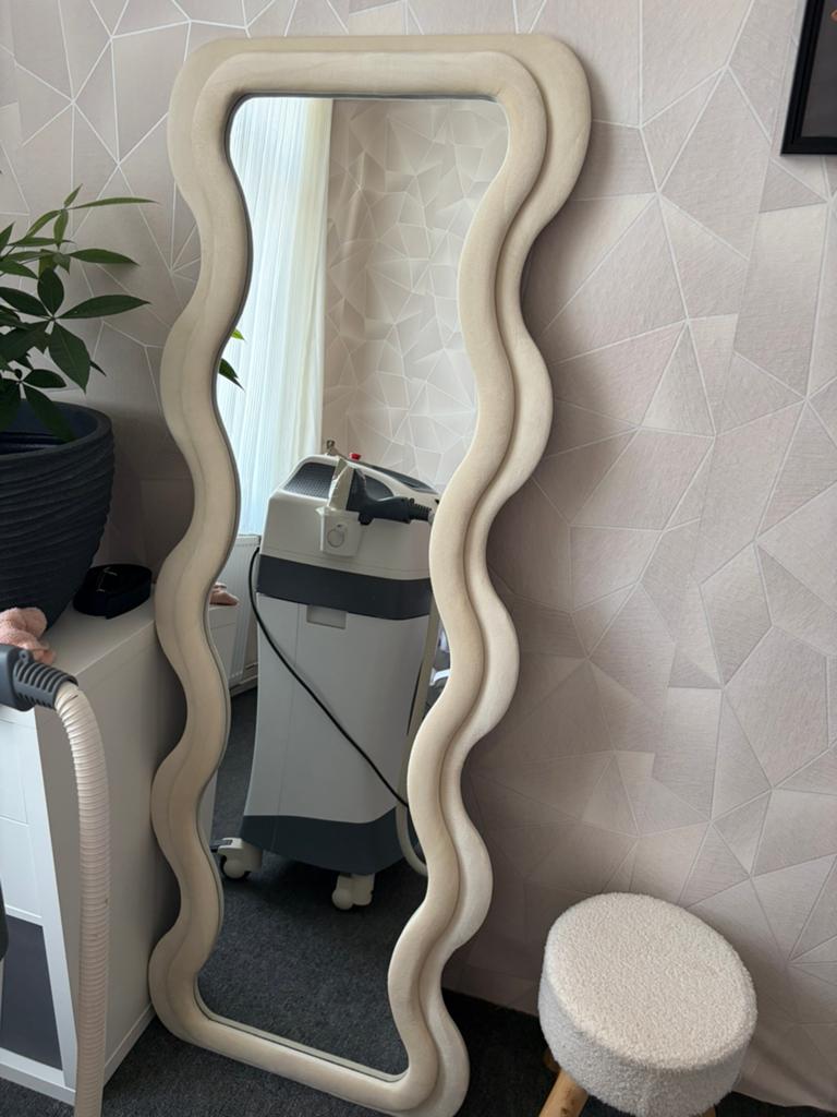 Moderne salon spiegel te koop, Huis en Inrichting, Woonaccessoires | Spiegels, Ophalen, Zo goed als nieuw