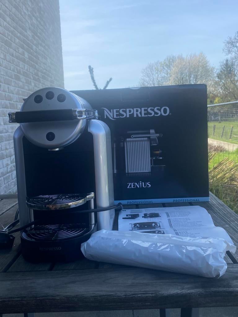 Nespresso Zenius professionele koffiemachine, Electroménager, Enlèvement, Comme neuf, Cafetière