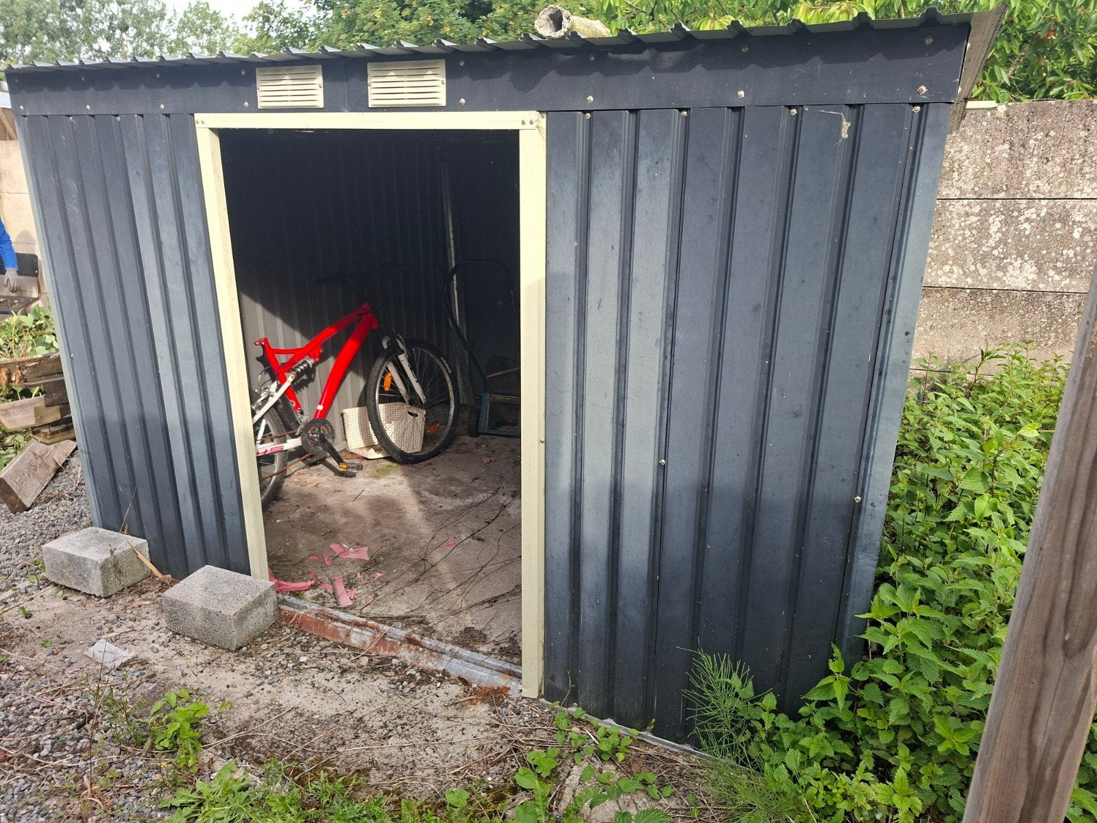 Abri de jardin en metal, Enlèvement