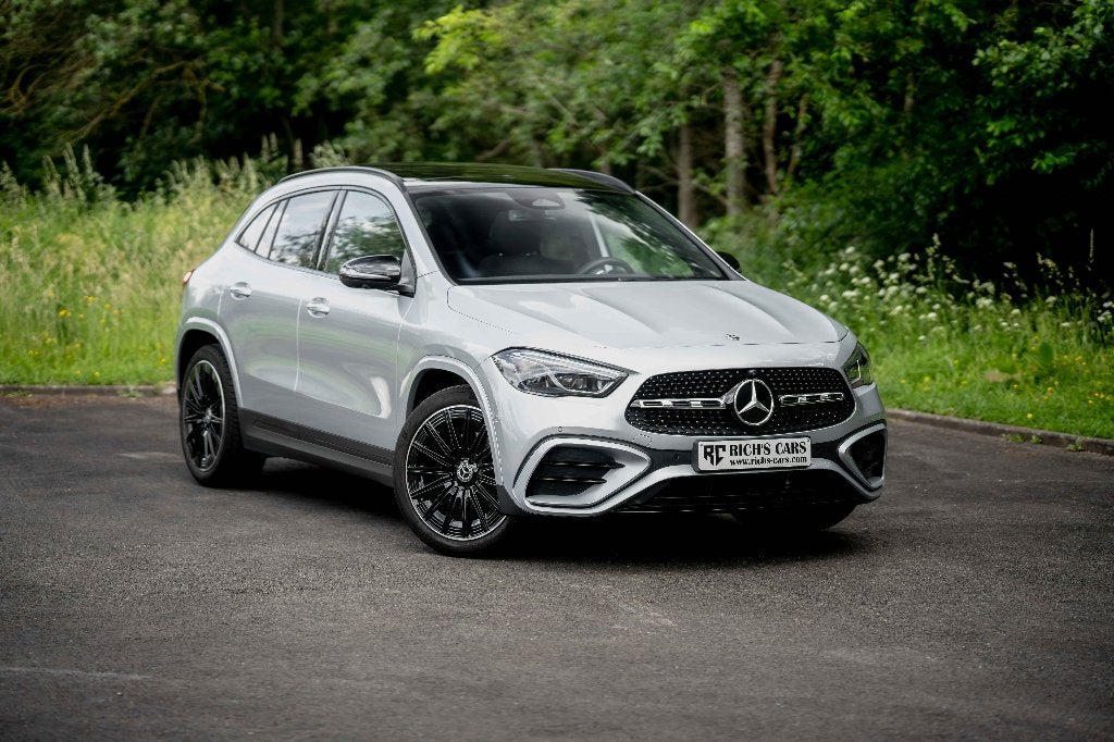 Mercedes-Benz GLA 180 AMG Line, Auto's, 4 cilinders, Alcantara, Bedrijf, 5 zetels