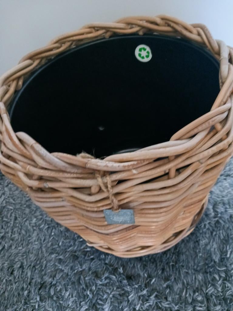 Grote rieten bloempot net als nieuw te koop., Tuin en Terras, Ophalen, Zo goed als nieuw, Balkon