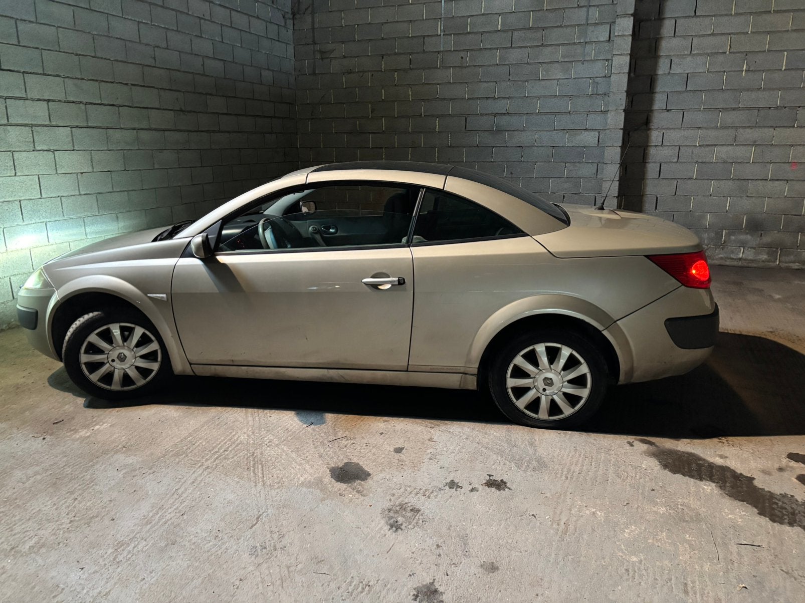 Renault megane cabriolet auto 2000i 99kw (2004), Beige, Cabriolet, Beige, Automatique