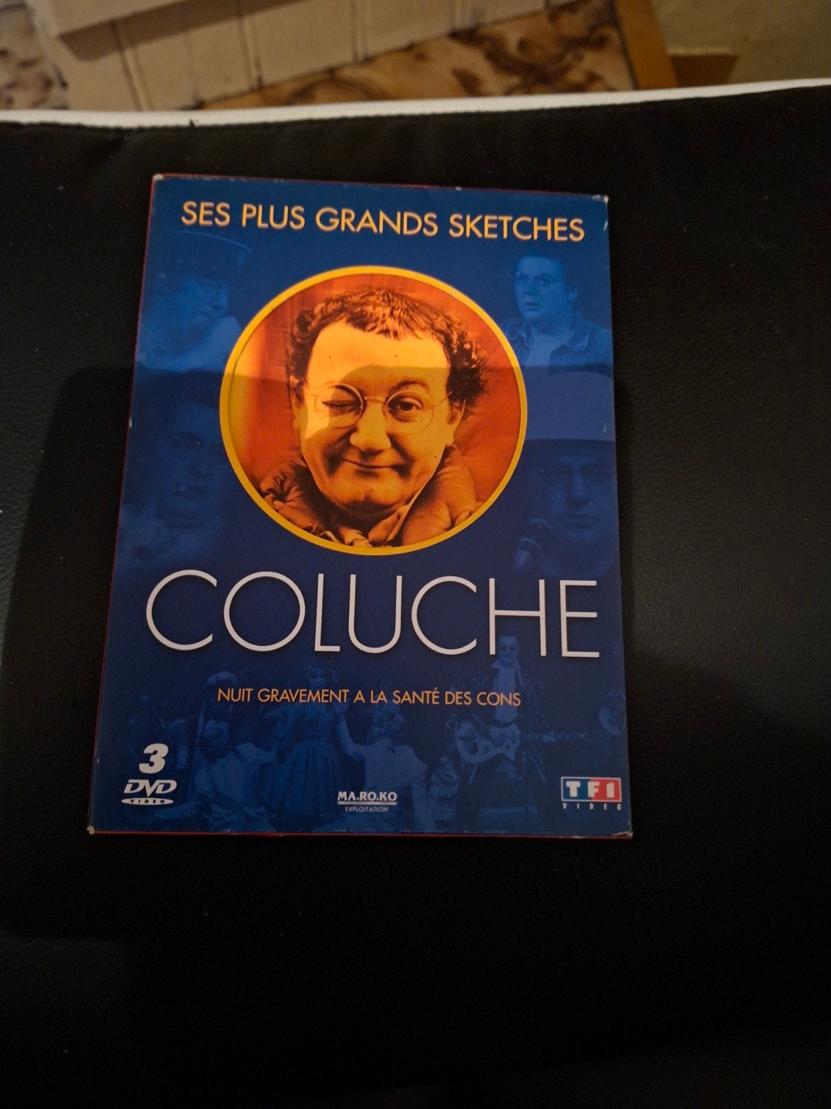 coffret cartonné Coluche 3 dvd, CD & DVD, Enlèvement ou Envoi