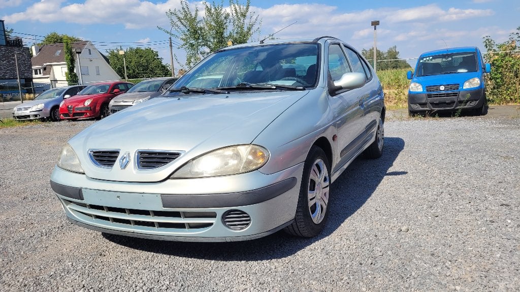 renault megane 1.6i AUTOMAAT TREKHAAK 5 deurs 2000, Stof, 4 cilinders, 1600 cc, Bedrijf
