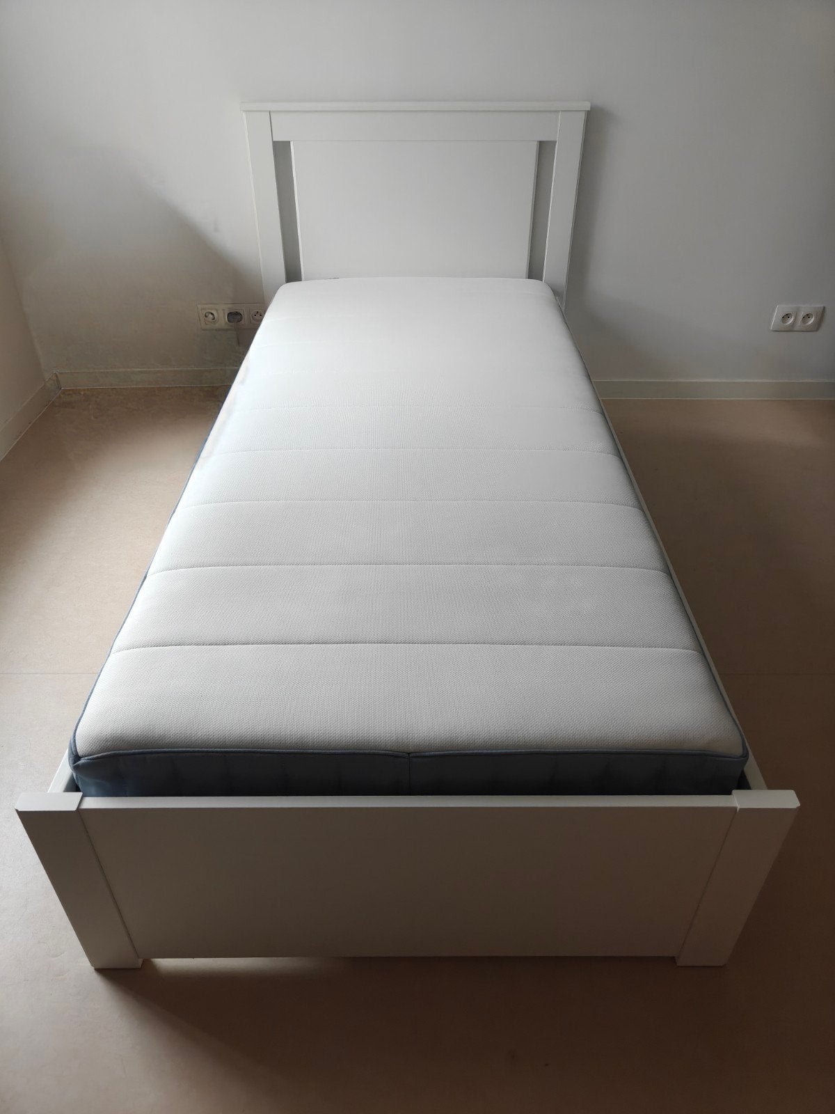 Compleet bed 90cm x 200cm. Als nieuw, Huis en Inrichting, Slaapkamer | Bedden, Ophalen, 90 cm, Eenpersoons, Wit