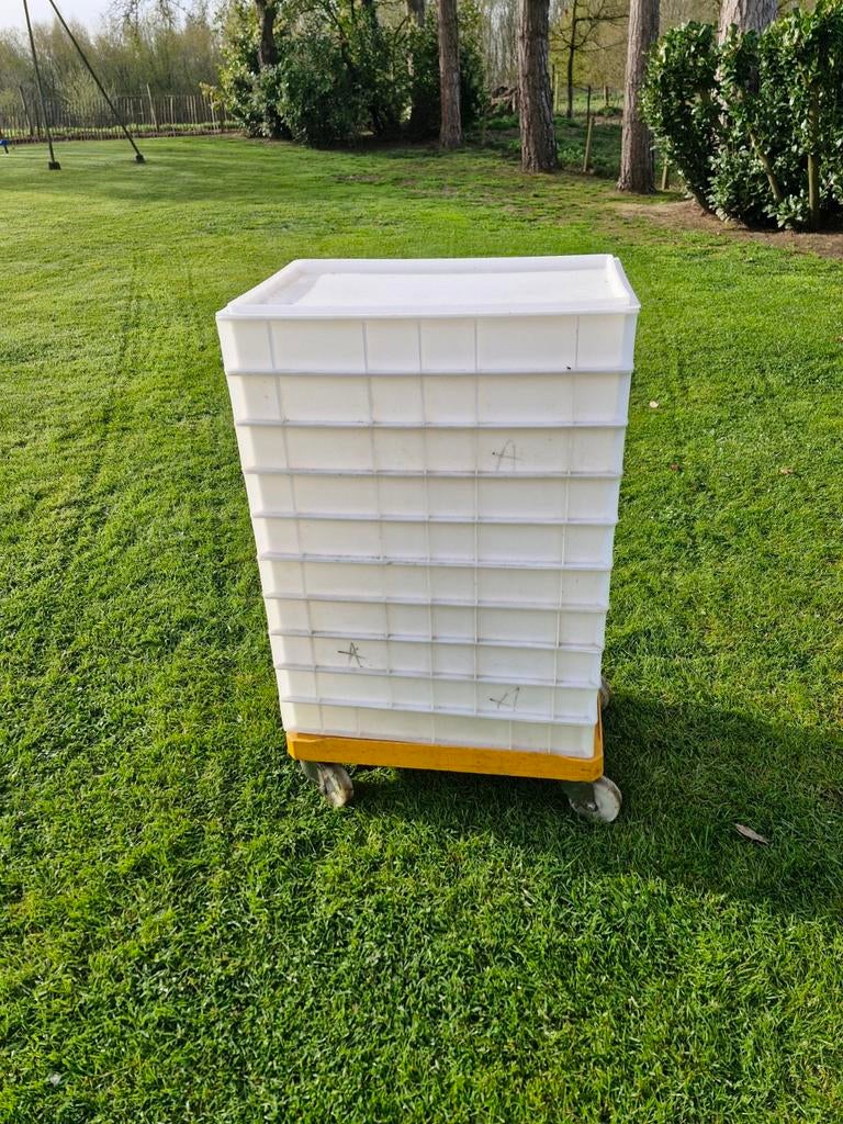 10 BACS AVEC SUPPORT A ROULETTES, Enlèvement