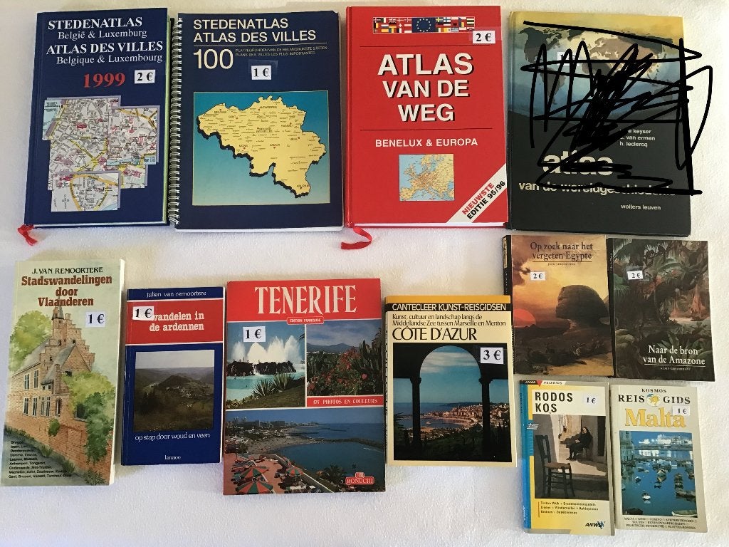 12 boeken van reisgidsen, atlassen en wandeltochten, Ophalen of Verzenden, Zo goed als nieuw