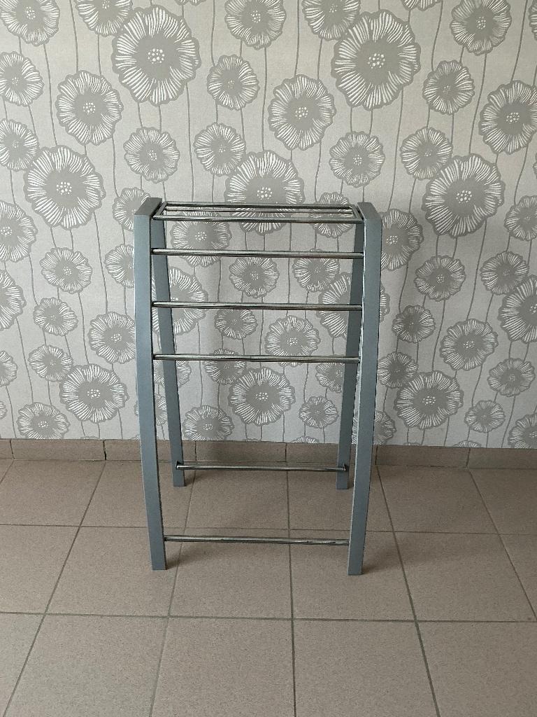 Handdoekenrek, Huis en Inrichting, Badkamer | Badtextiel en Accessoires, Ophalen, Gebruikt, Grijs, Handdoekenrek