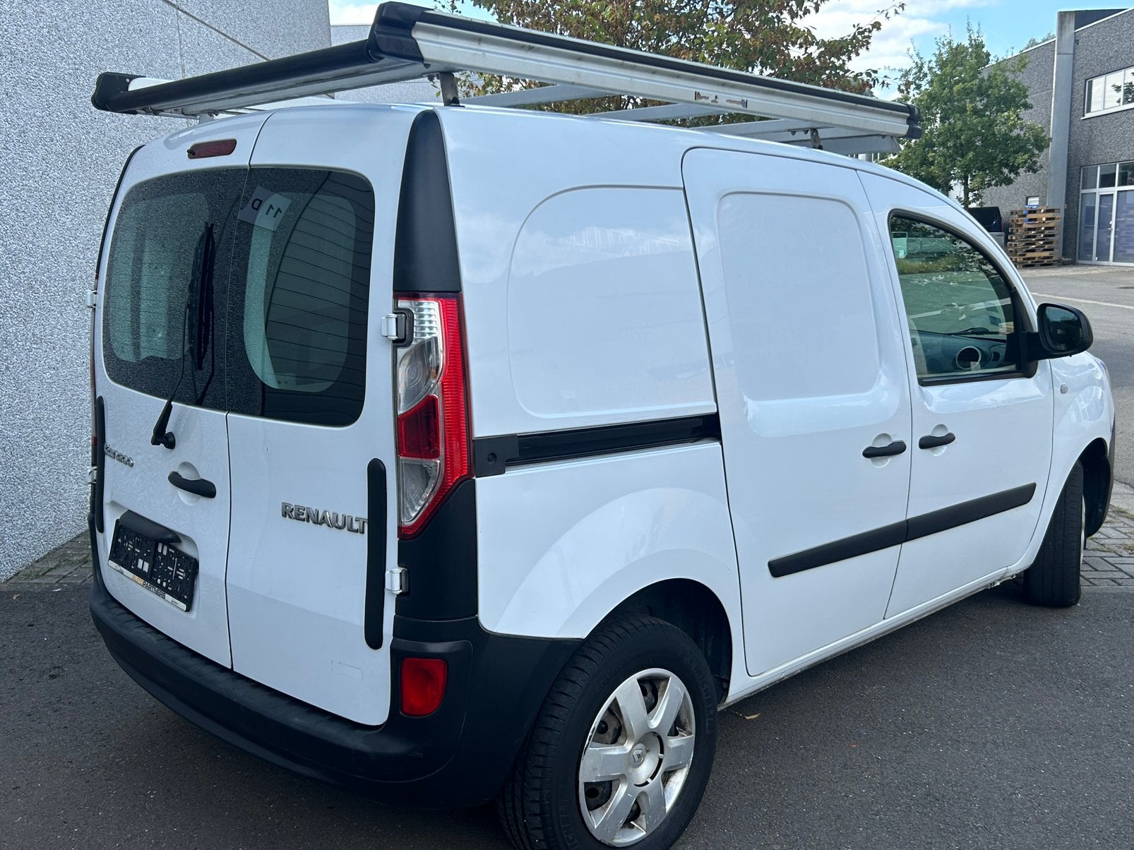 Renault kangoo 1.2tce/ airco/ dakrek/118.000km/ Gekeurd vvk, Auto's, Zwart, Renault, Wit, Handgeschakeld