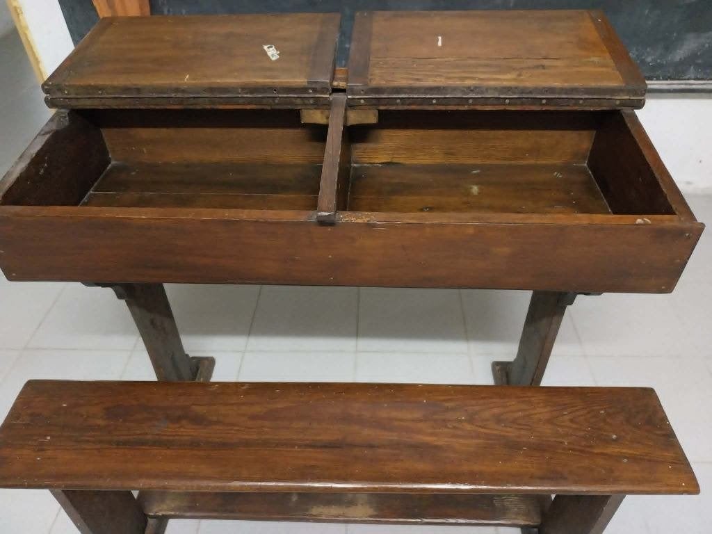 Oude schoolbank, Enlèvement
