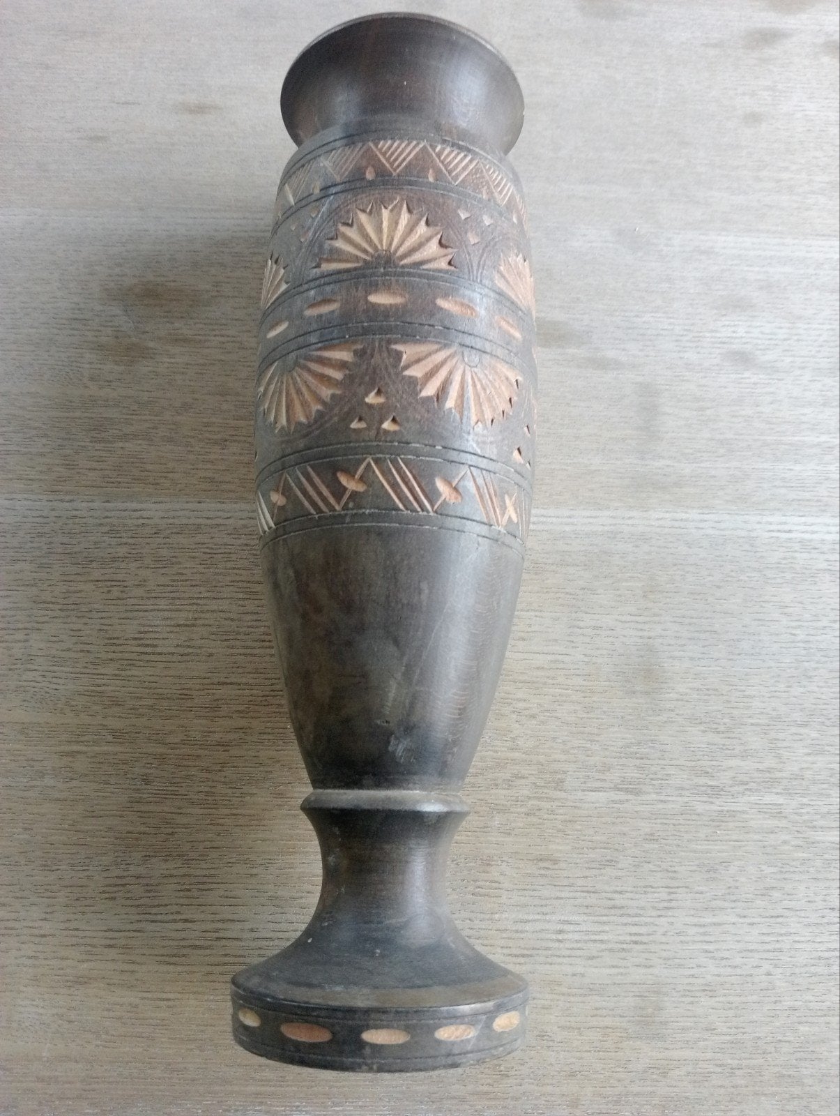 Afrikaans/Indiaas vaasje hout jaren 60/80 chip carving, Huis en Inrichting, Gebruikt, Bruin, 25 cm, Ophalen of Verzenden