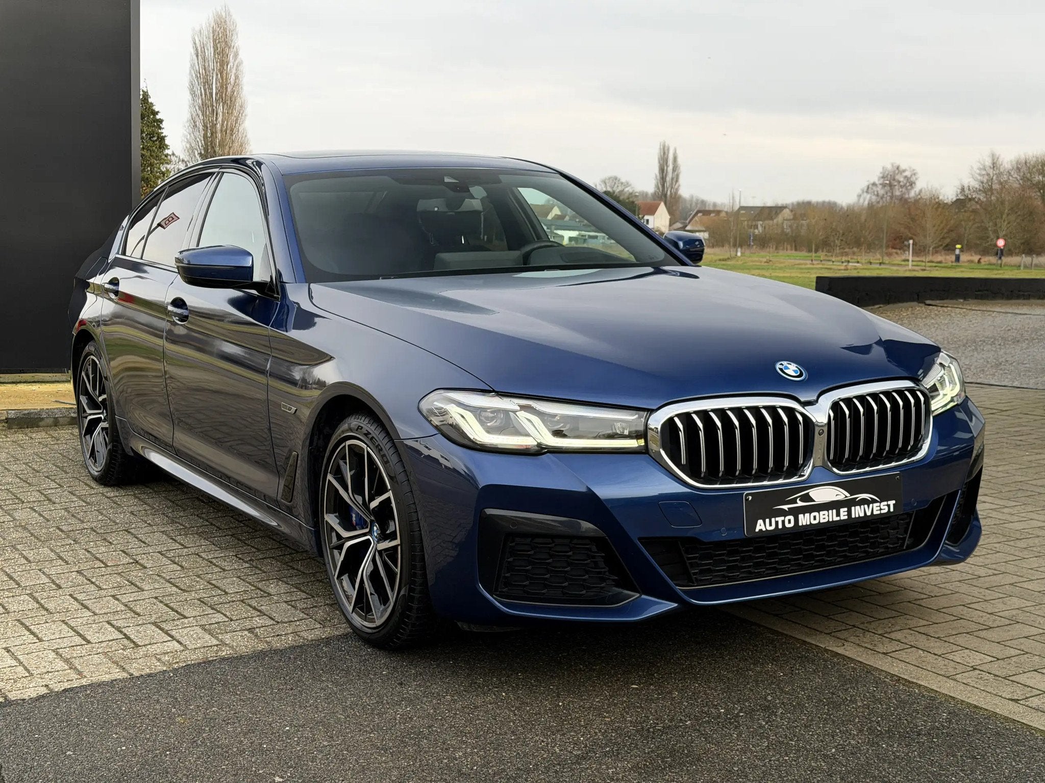 BMW 545 545e xDrive Aut. M Sport Edition 0483/47.20.60, Autos, Cuir, Phares entièrement LED, Entreprise, Carnet d'entretien
