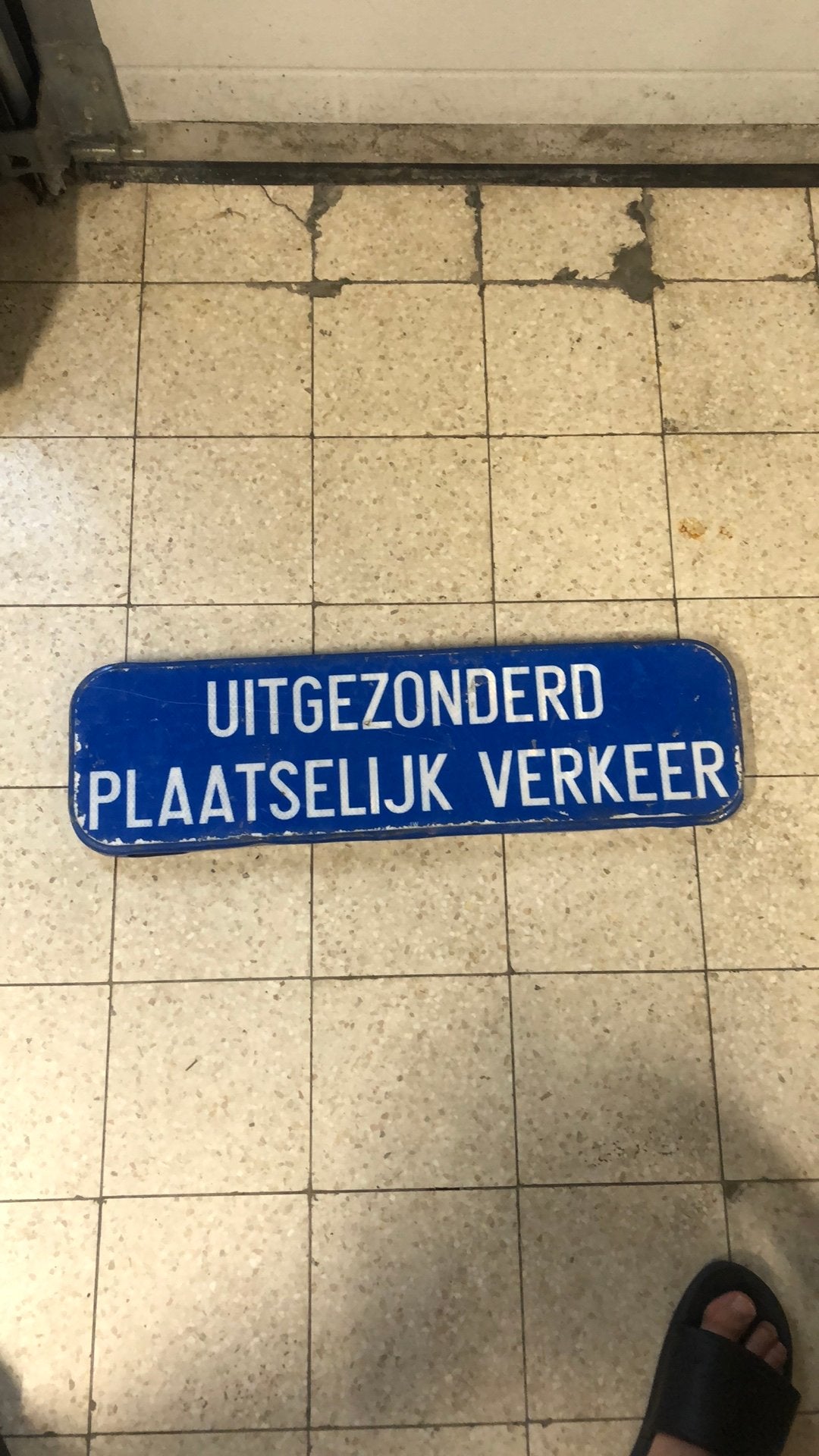 Verkeersbord Uitgezonderd Plaatselijk Verkeer, Ophalen