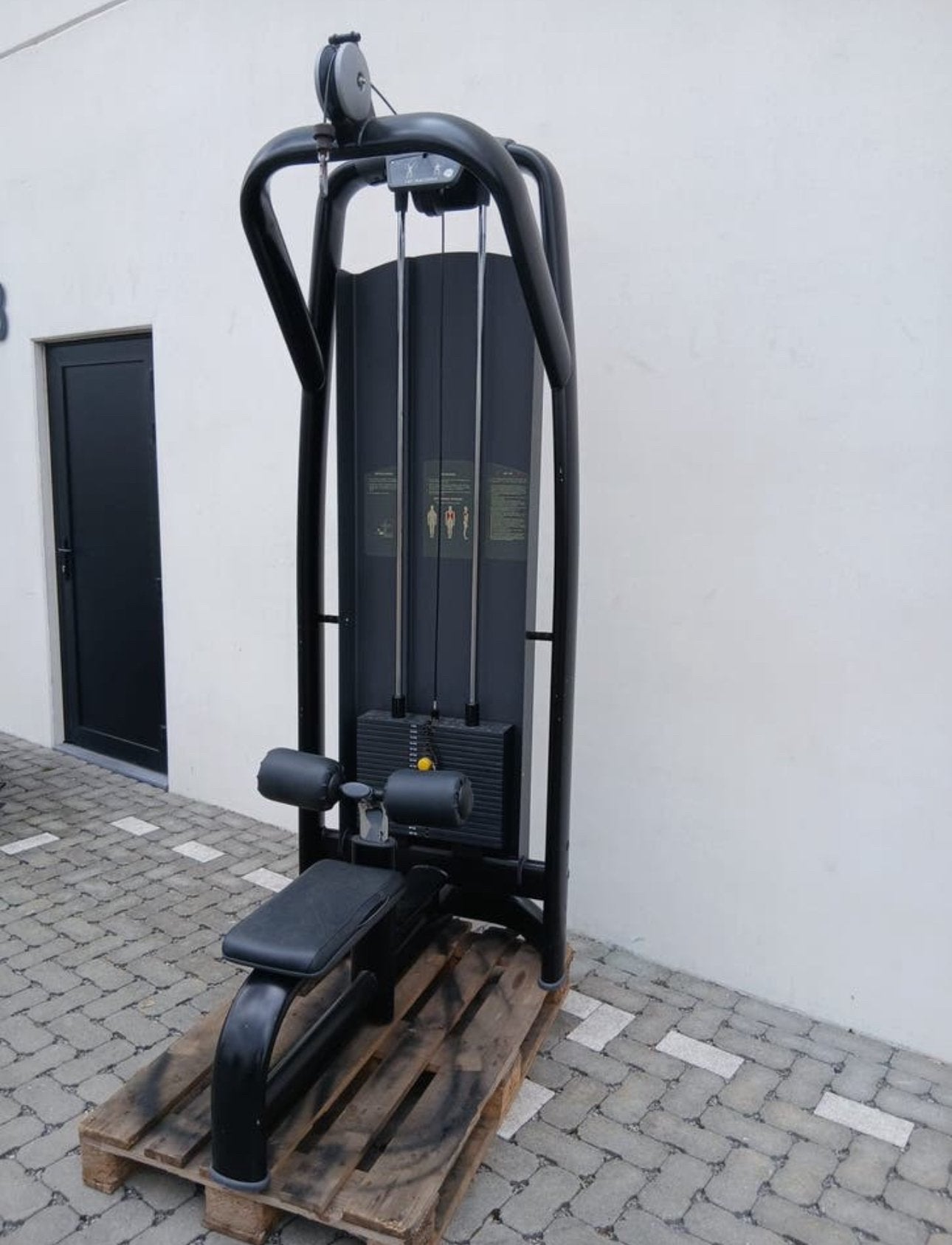 Technogym Lat pulldown | selection | black serie!!, Sport en Fitness, Fitnessmaterialen, Zo goed als nieuw, Ophalen